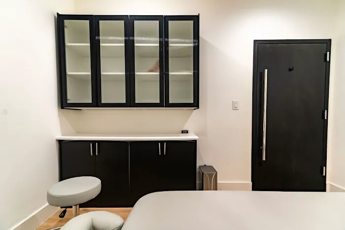 Sinar Chiropractic Treatments Picture 1