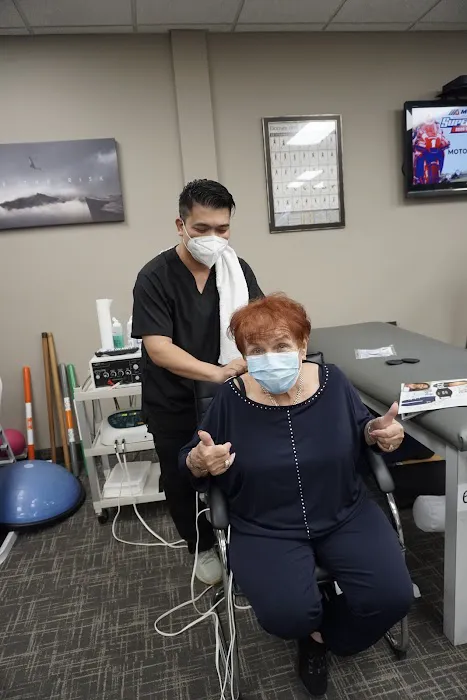 Kayal Orthopaedic Center, Physical Therapy & Chiropractic Picture 8