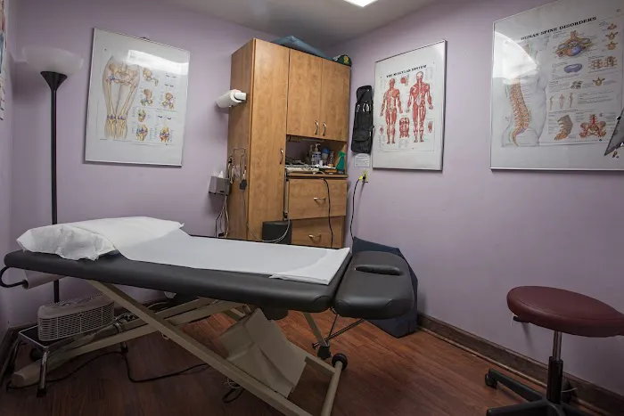 Frio Chiropractic Offices Picture 9