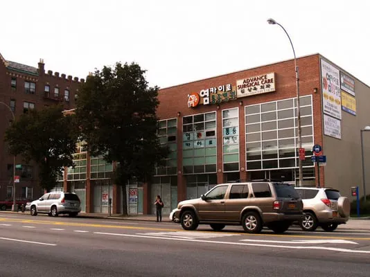 Dr. Yom's Chiropractic & Alternative Care (Carezone Rehabilitation Center) Picture 1