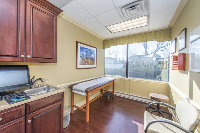Northeastern Spinal Health & Rehabilitation Picture 2