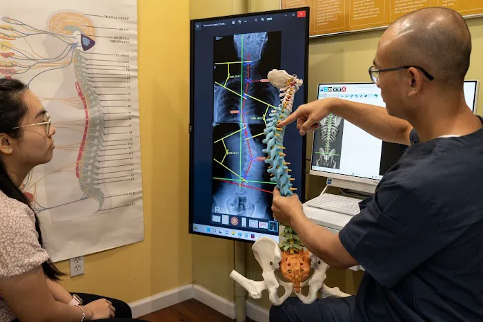 Compassion Chiropractic Office 仁愛脊椎康復中心 Picture 1