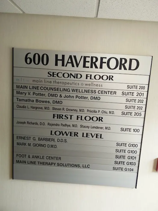 Dr. Cara Hillwig, Chiropractor & Nutritionist Picture 1