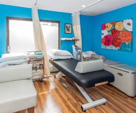 Apex Chiropractic & Wellness Center: Dr. Laurie Jahnke DC & Dr. Stephan Moje DC