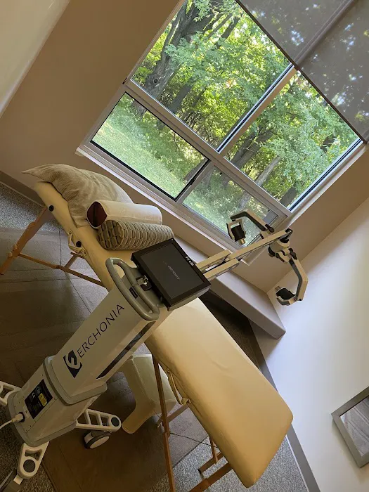 Living Well Spine Center Picture 4