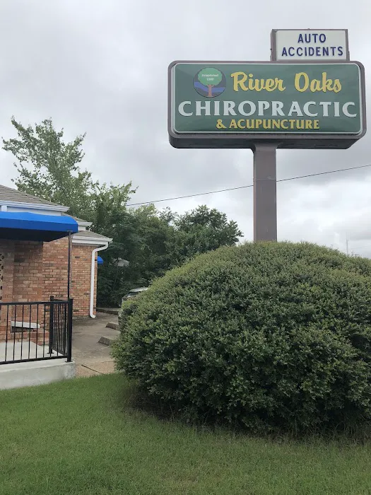 River Oaks Chiropractic Picture 3