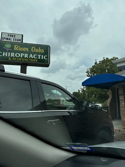 River Oaks Chiropractic Picture 1