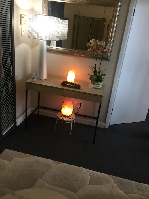 Hana Holistics & Chiropractic Picture 2