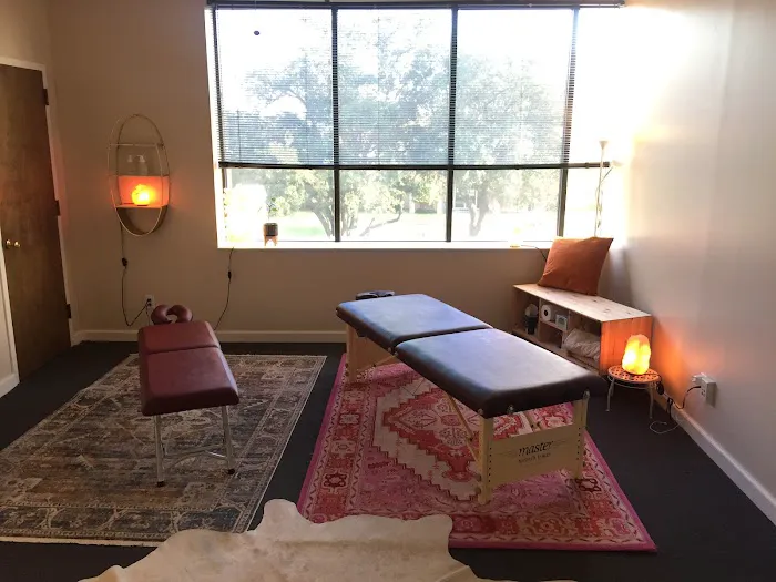 Hana Holistics & Chiropractic Picture 1