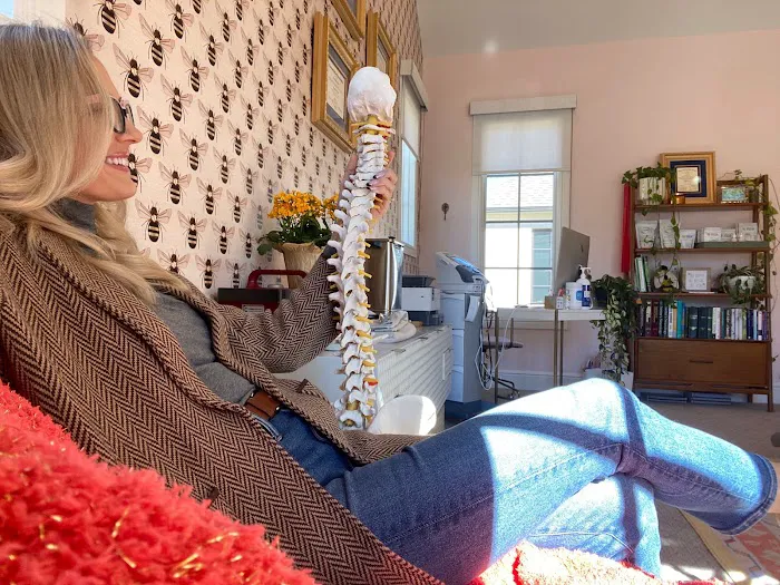 Bee Well Chiropractic Co. Picture 3