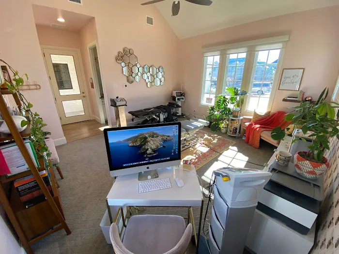 Bee Well Chiropractic Co. Picture 2