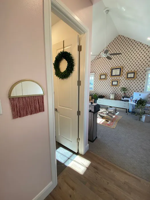 Bee Well Chiropractic Co. Picture 5