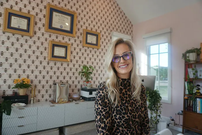 Bee Well Chiropractic Co. Picture 9