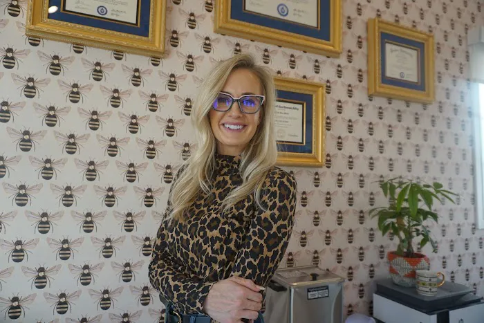 Bee Well Chiropractic Co. Picture 10