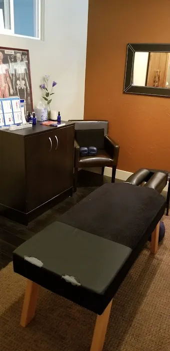 Momentum Chiropractic Clinic - Spine Pain Relief - Dr. Khanin Picture 3