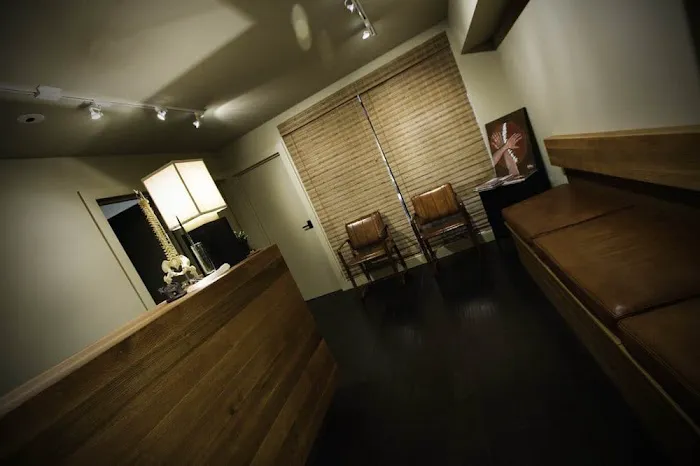 Momentum Chiropractic Clinic - Spine Pain Relief - Dr. Khanin Picture 8