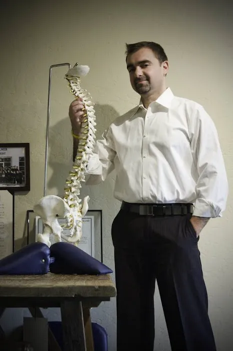 Momentum Chiropractic Clinic - Spine Pain Relief - Dr. Khanin Picture 9