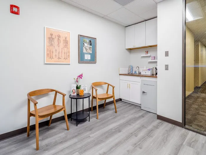 Roots Health Center Picture 3