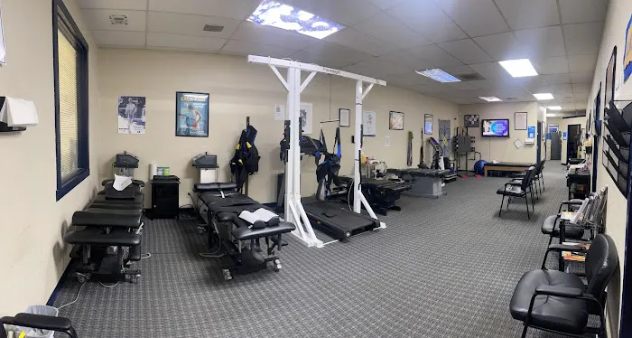 Heuser Chiropractic Health and Auto Accident Recovery Center Picture 6