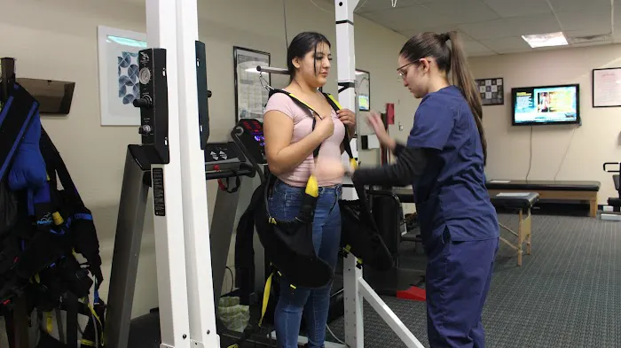 Heuser Chiropractic Health and Auto Accident Recovery Center Picture 4