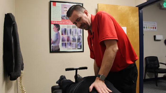 Heuser Chiropractic Health and Auto Accident Recovery Center Picture 2