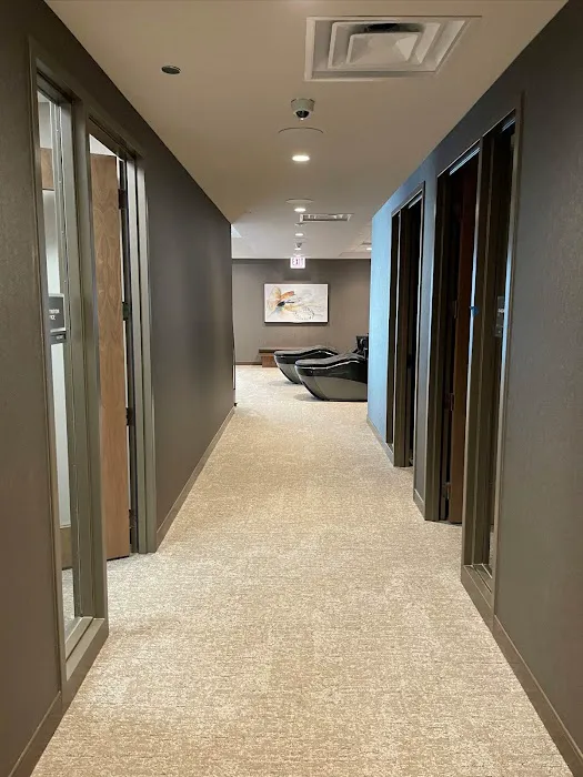 LifeClinic Chiropractic & Rehabilitation - River North One Chicago, IL Picture 4