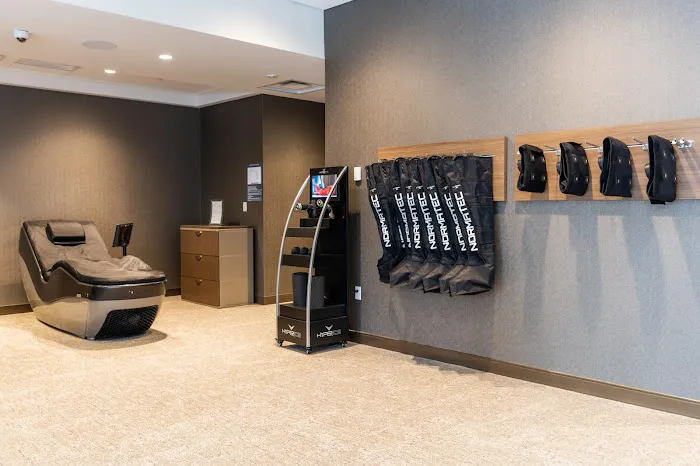 LifeClinic Chiropractic & Rehabilitation - River North One Chicago, IL Picture 2