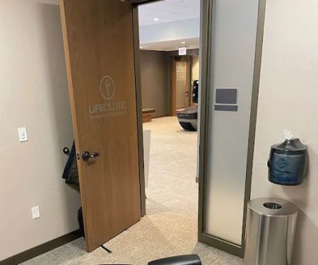 LifeClinic Chiropractic & Rehabilitation - River North One Chicago, IL