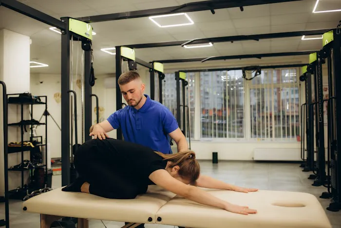 Doctores y Mas Quiropractica de Accidentes en Chicago Picture 7