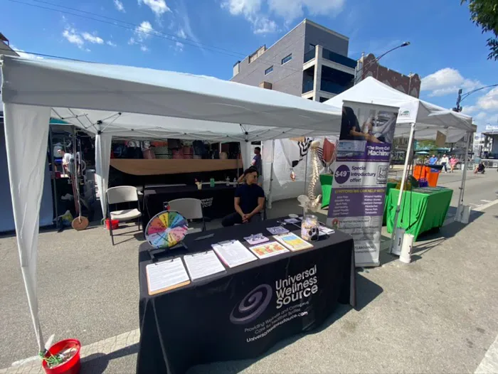 Universal Wellness Source of Roscoe Village Picture 1