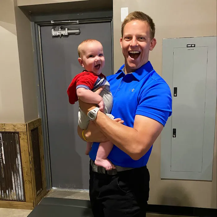 Universal Wellness Source of Roscoe Village Picture 10