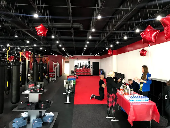 Universal Wellness Source of Roscoe Village Picture 4