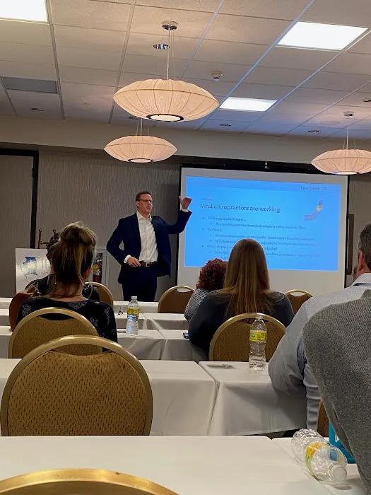 Universal Wellness Source of Roscoe Village Picture 5