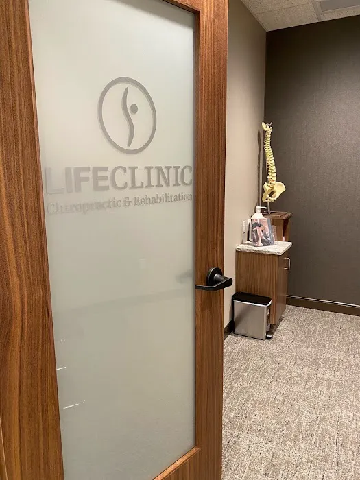 LifeClinic Chiropractic & Rehabilitation - Oakbrook, IL Picture 6