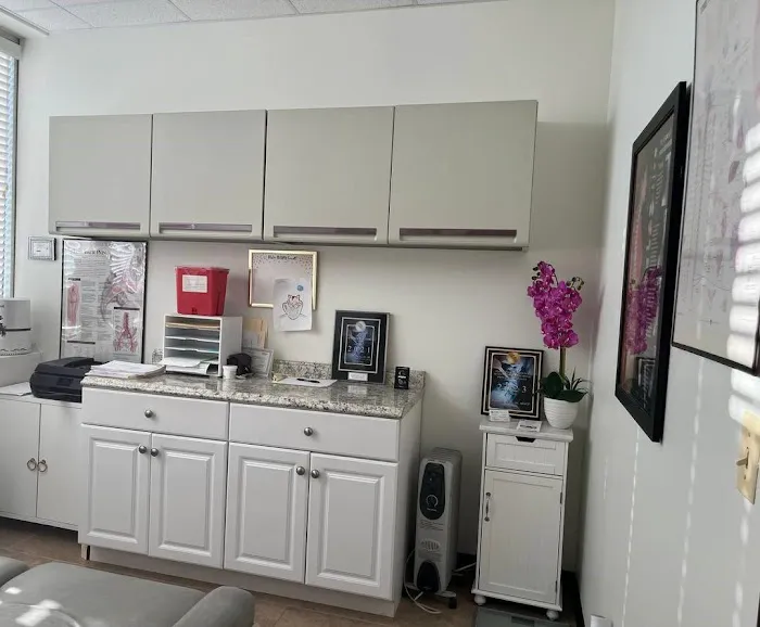 ChiroCare Clinic Wellness Center - Addison Picture 9