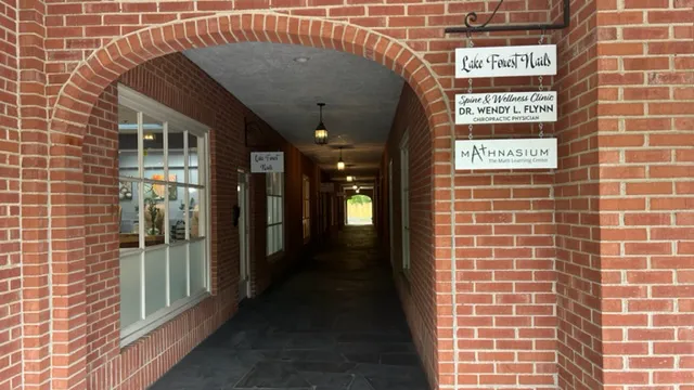 Spine & Wellness Clinic - Dr Wendy L. Flynn, Chiropractic Physician Picture 4