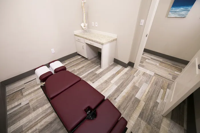 Quiropractico - Silva Chiropractic - Chiropractor Aurora IL Picture 3