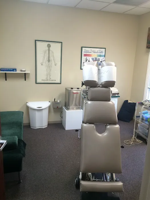 Lindstrom Chiropractic Clinic PC Picture 2