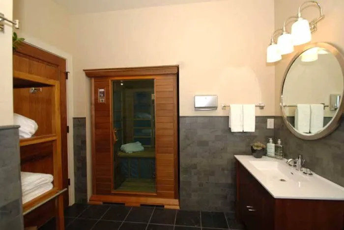 Lake Country Health Center Dr. Daniel Murray, Dr. Brandon Meye, & Associates Picture 2