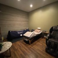 Dr. Chris Barnes ico