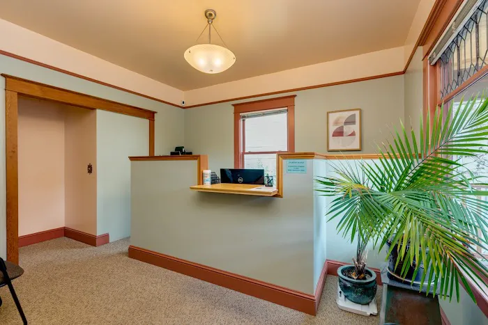 Belmont Chiropractic/Be Well Holistic Health Picture 5