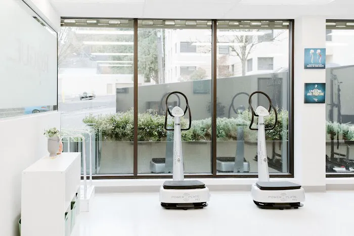 Rogue Chiropractors and Spine Center Picture 3