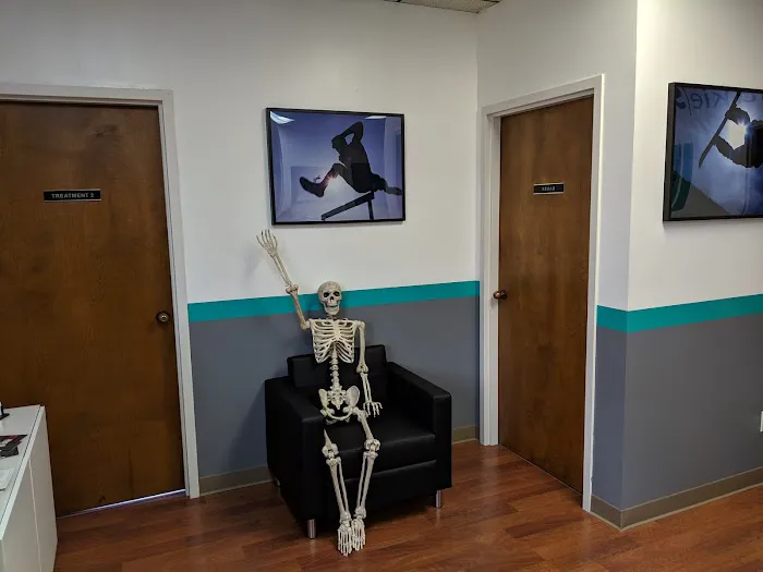 Milwaukie Spine + Sport Picture 2