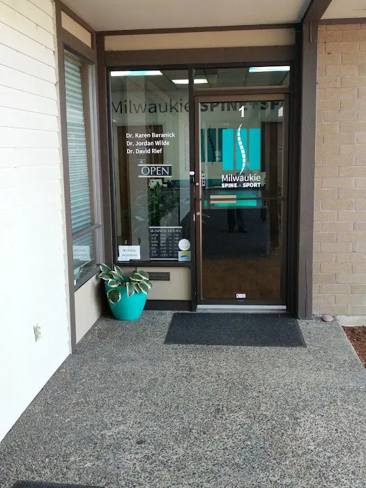 Milwaukie Spine + Sport Picture 7