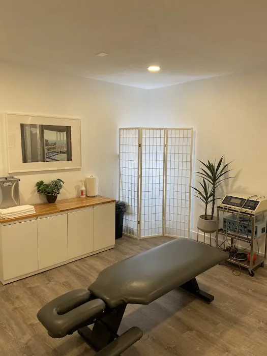 Solutions Sports & Spine Chiropractors of Clackamas Picture 1
