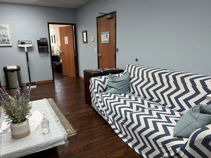 Jay Han, DC Pain, Injury + Wellness Clinic Picture 8