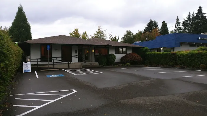 Dr. Braxton Nguyen, DC Picture 1