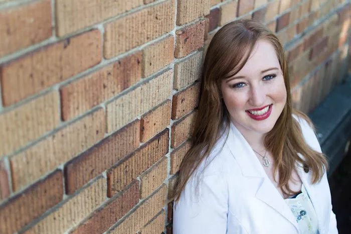 Amanda Tipton Stiller, DC at Crossroads Chiropractic Picture 1