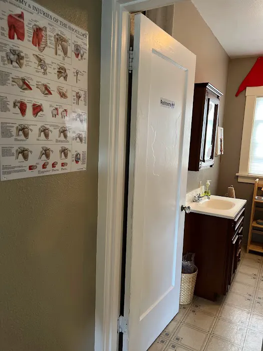 Aaxis Health-Chiropractic and Massage Picture 2