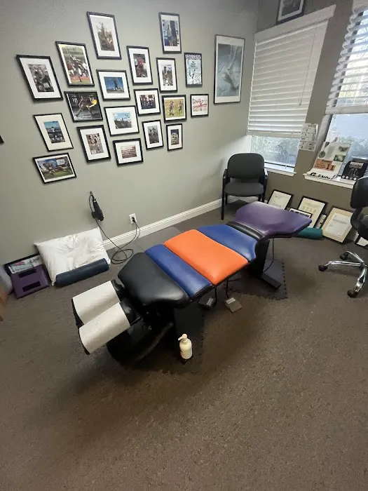 LIFETIMER International Chiropractic Tables Picture 2
